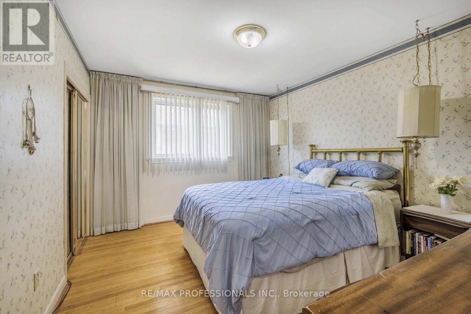 6 Joshua Avenue, Toronto, Ontario  M9W 4T6 - Photo 14 - W12413561