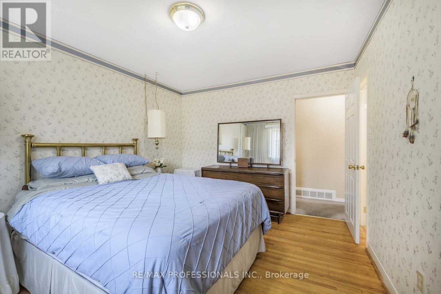 6 Joshua Avenue, Toronto, Ontario  M9W 4T6 - Photo 15 - W12413561