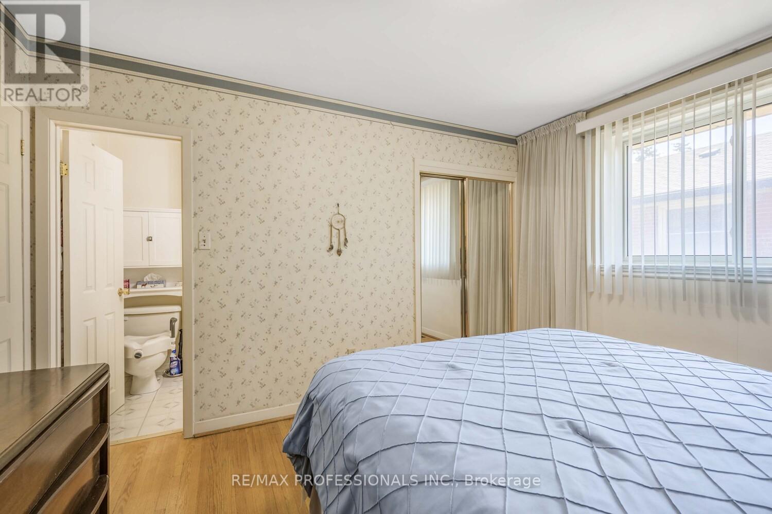 6 Joshua Avenue, Toronto, Ontario  M9W 4T6 - Photo 16 - W12413561