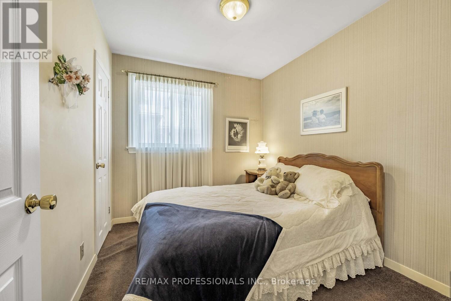 6 Joshua Avenue, Toronto, Ontario  M9W 4T6 - Photo 18 - W12413561