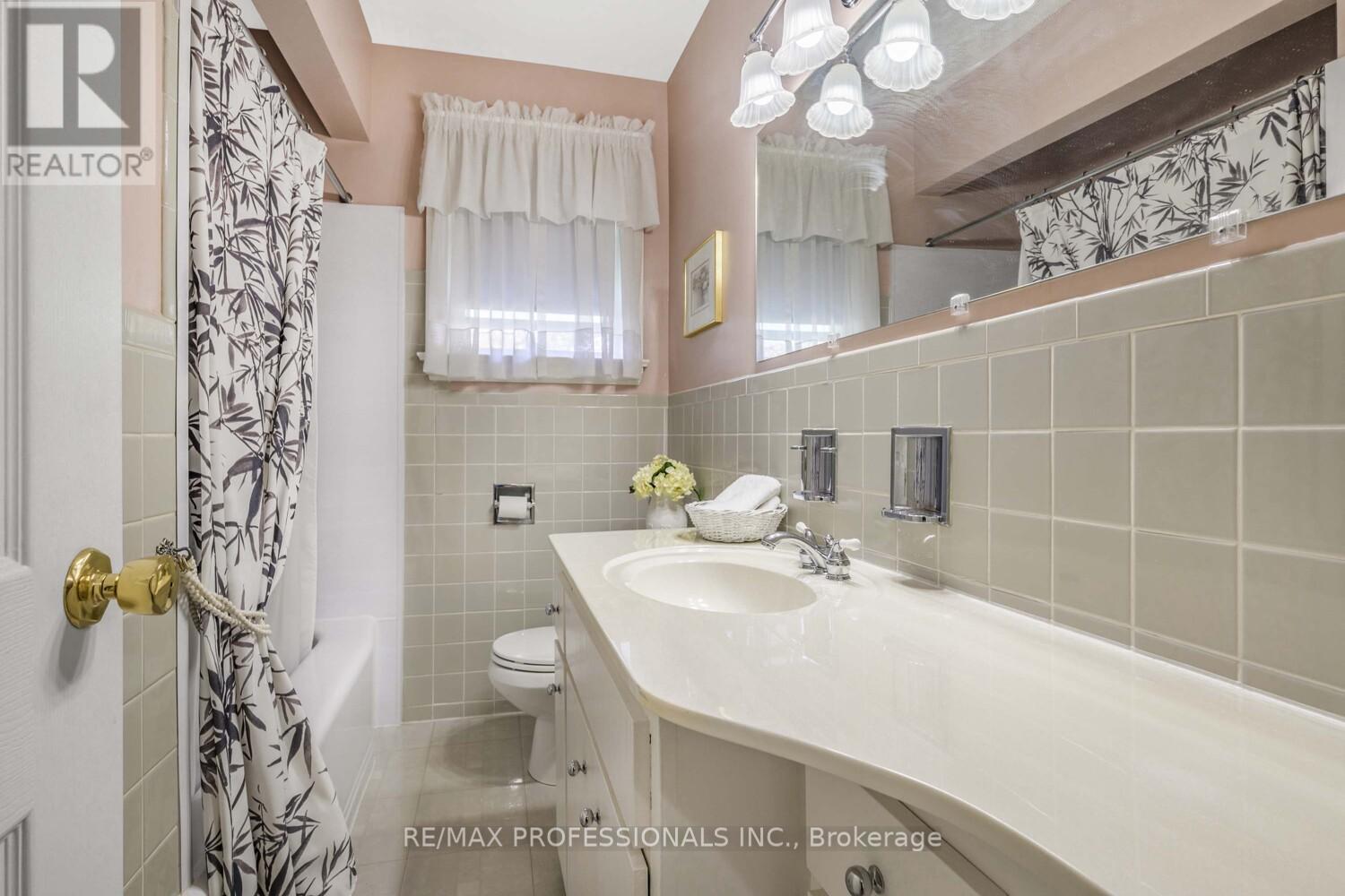 6 Joshua Avenue, Toronto, Ontario  M9W 4T6 - Photo 21 - W12413561