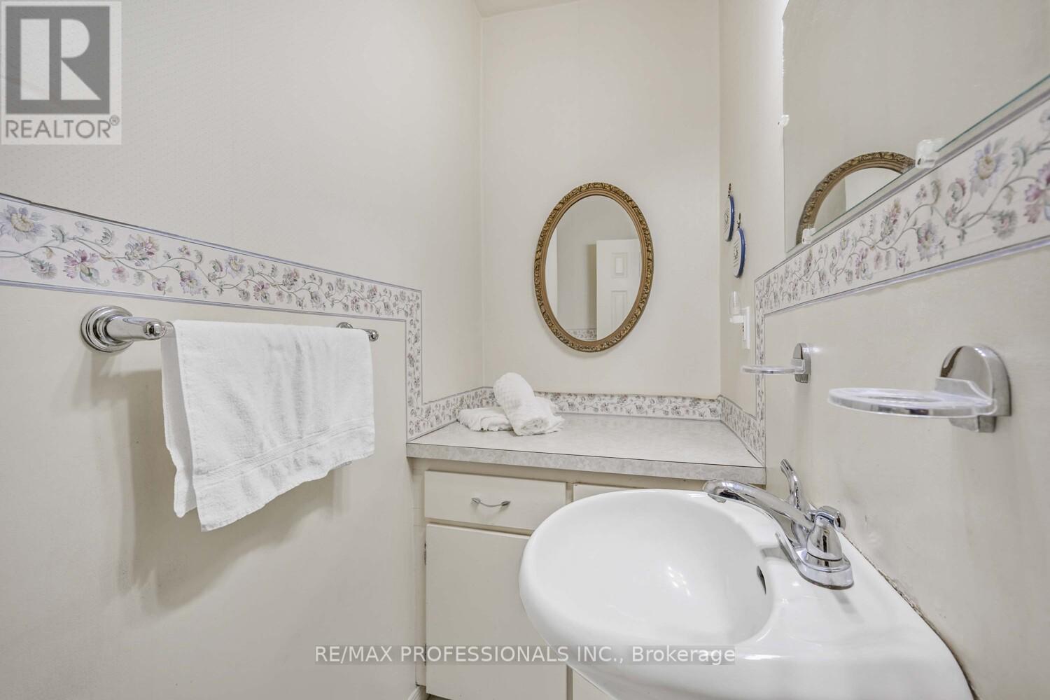 6 Joshua Avenue, Toronto, Ontario  M9W 4T6 - Photo 22 - W12413561