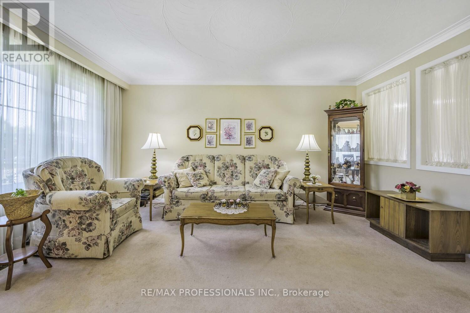 6 Joshua Avenue, Toronto, Ontario  M9W 4T6 - Photo 7 - W12413561