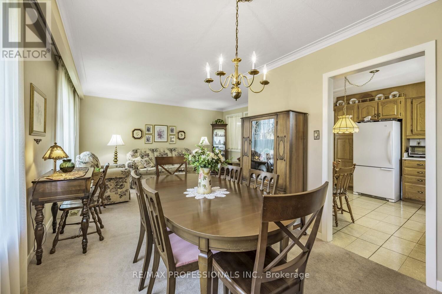6 Joshua Avenue, Toronto, Ontario  M9W 4T6 - Photo 9 - W12413561