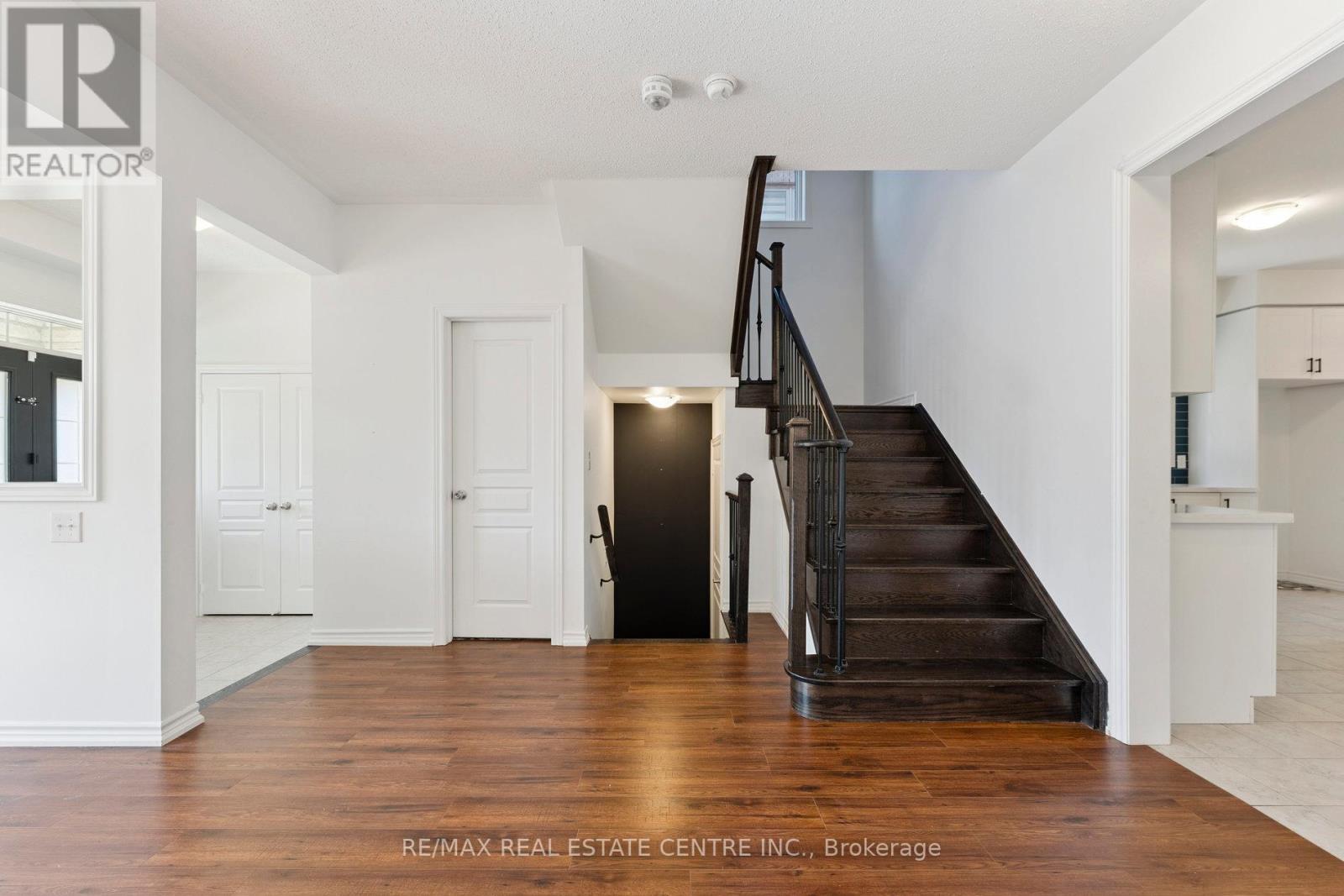 173 Etheridge Avenue, Milton, Ontario  L9E 1J2 - Photo 11 - W12413577