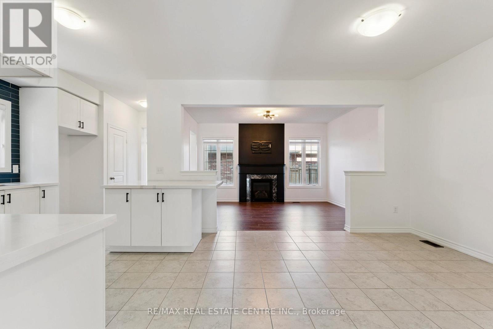173 Etheridge Avenue, Milton, Ontario  L9E 1J2 - Photo 12 - W12413577