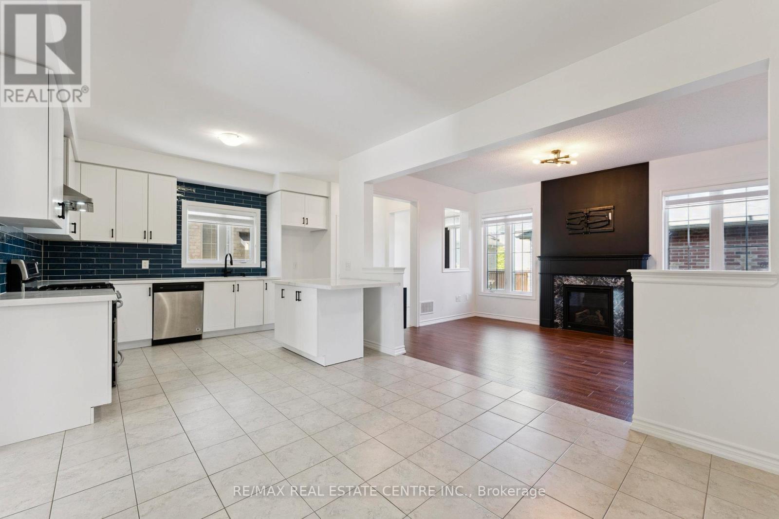 173 Etheridge Avenue, Milton, Ontario  L9E 1J2 - Photo 13 - W12413577