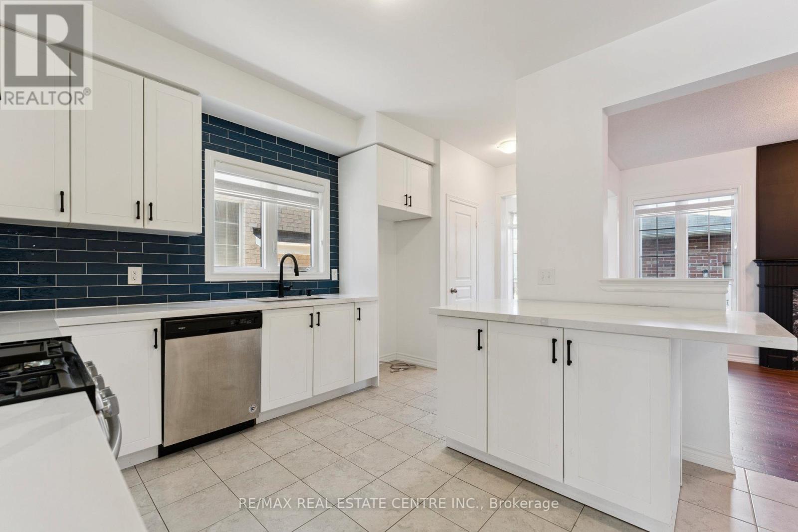 173 Etheridge Avenue, Milton, Ontario  L9E 1J2 - Photo 17 - W12413577