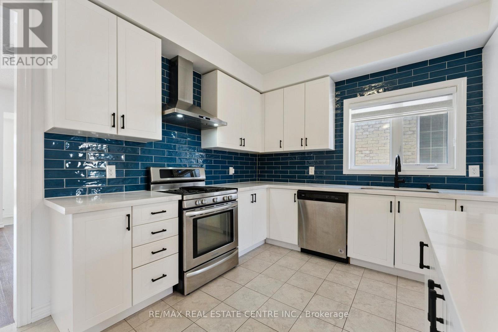 173 Etheridge Avenue, Milton, Ontario  L9E 1J2 - Photo 18 - W12413577