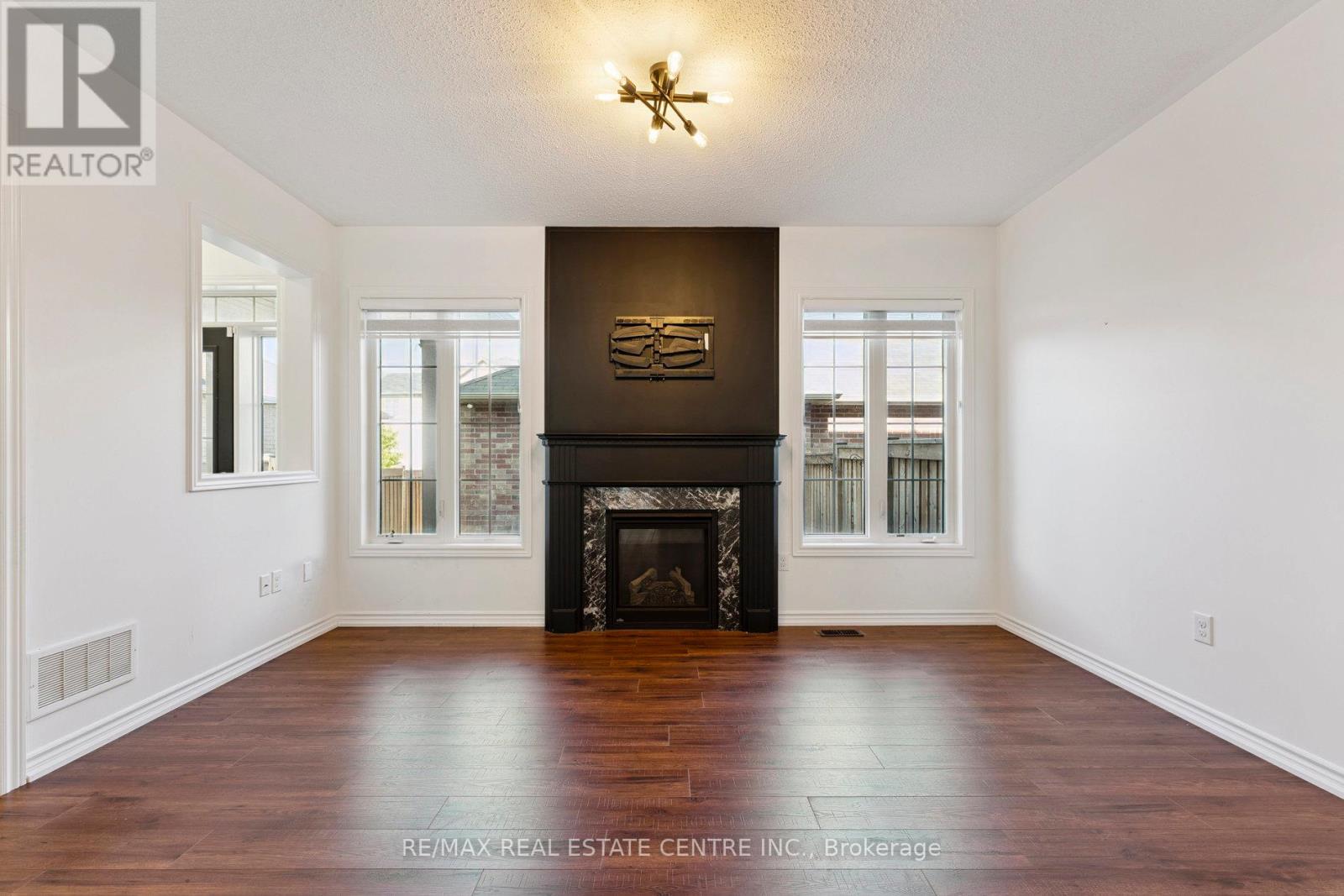 173 Etheridge Avenue, Milton, Ontario  L9E 1J2 - Photo 21 - W12413577