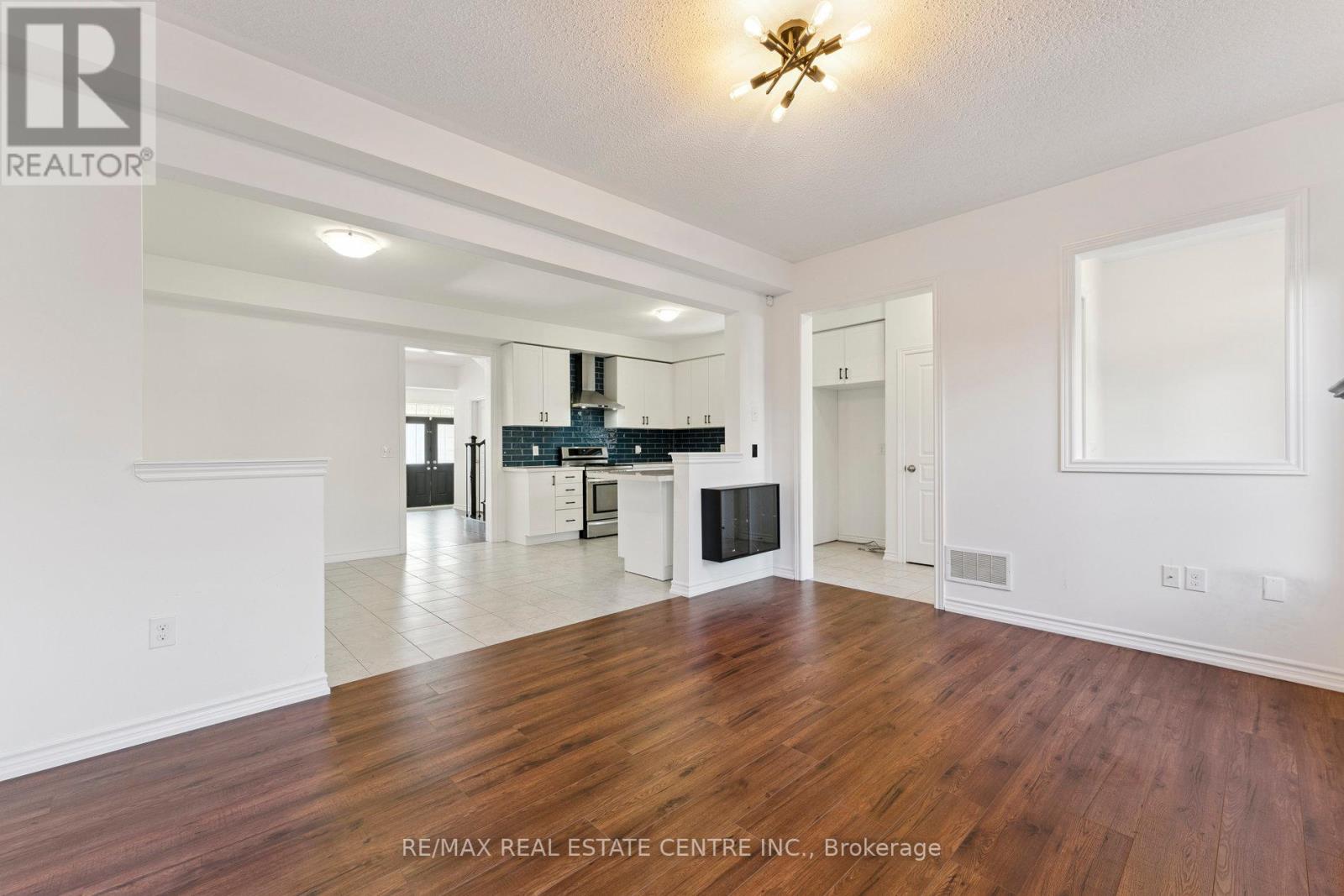 173 Etheridge Avenue, Milton, Ontario  L9E 1J2 - Photo 22 - W12413577