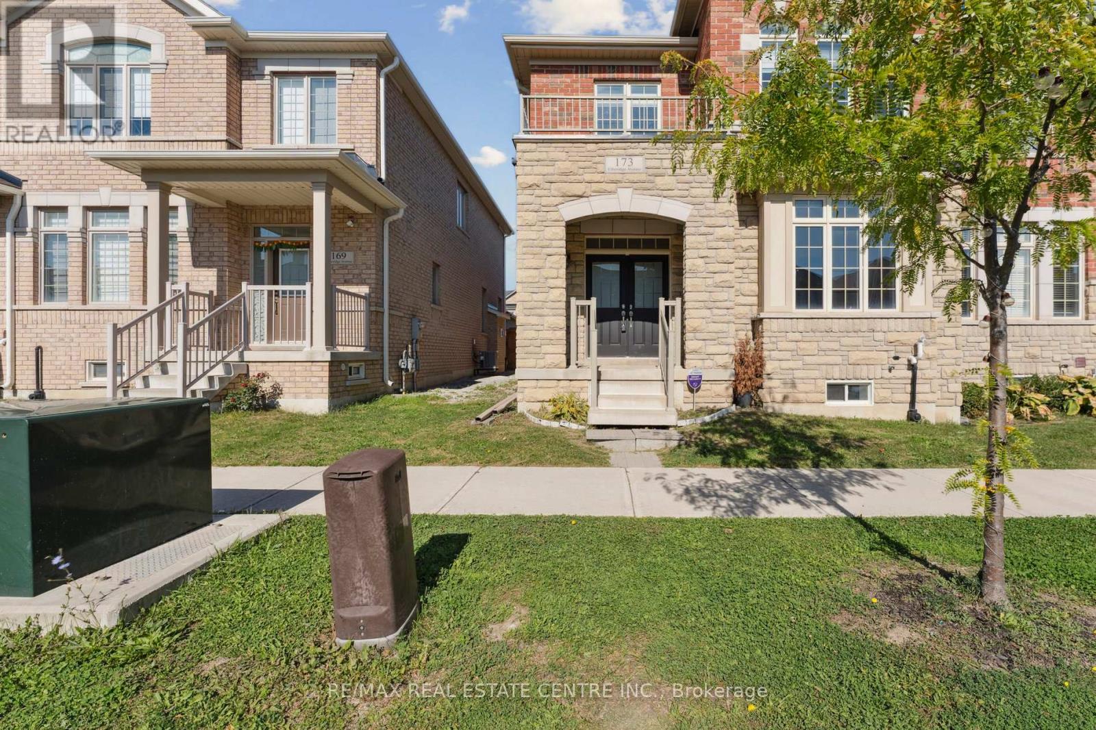 173 Etheridge Avenue, Milton, Ontario  L9E 1J2 - Photo 3 - W12413577