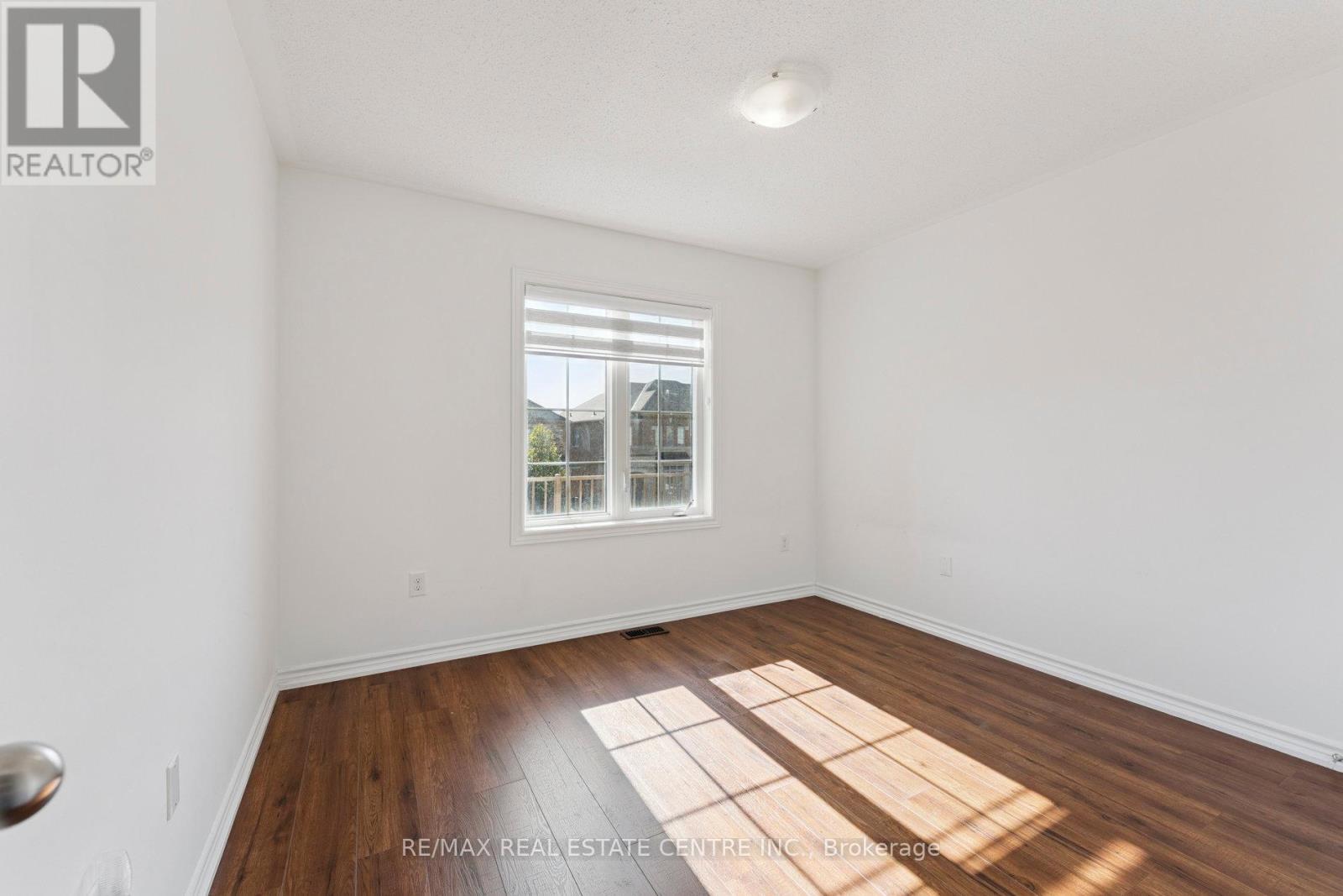 173 Etheridge Avenue, Milton, Ontario  L9E 1J2 - Photo 32 - W12413577