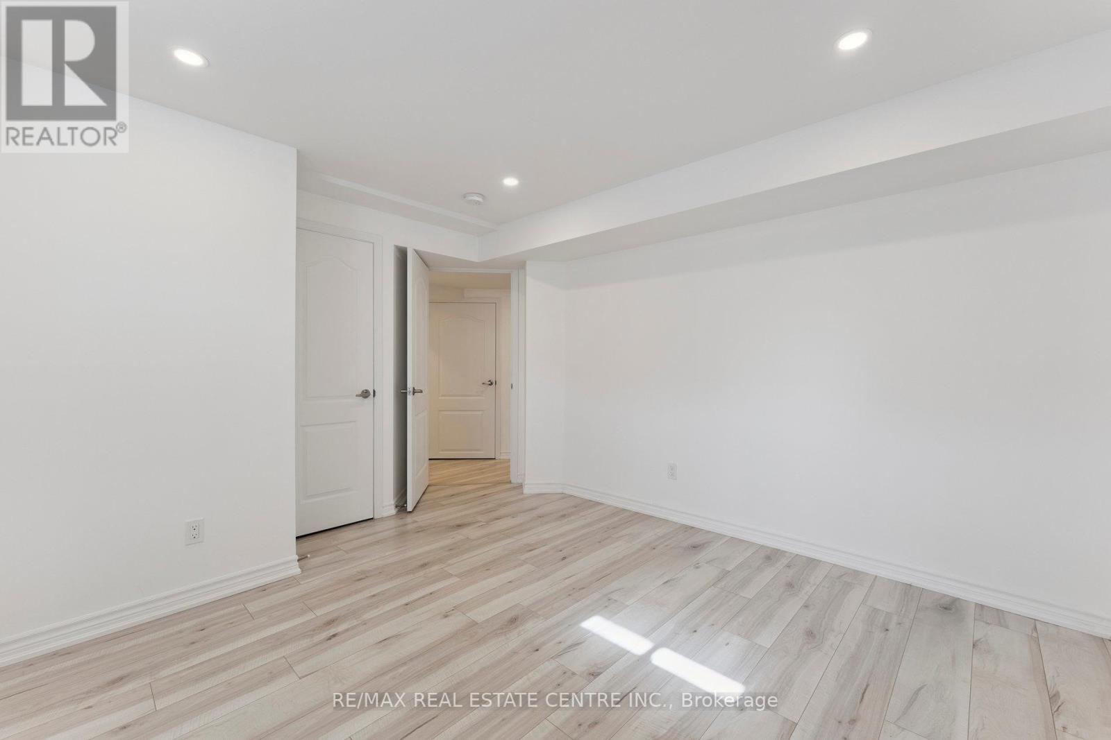 173 Etheridge Avenue, Milton, Ontario  L9E 1J2 - Photo 44 - W12413577