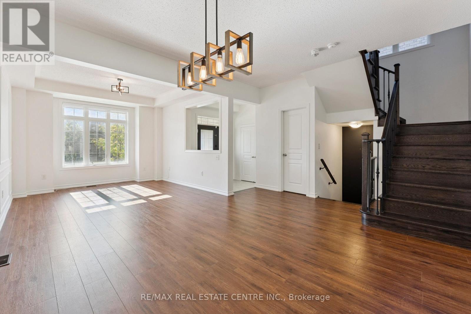 173 Etheridge Avenue, Milton, Ontario  L9E 1J2 - Photo 8 - W12413577