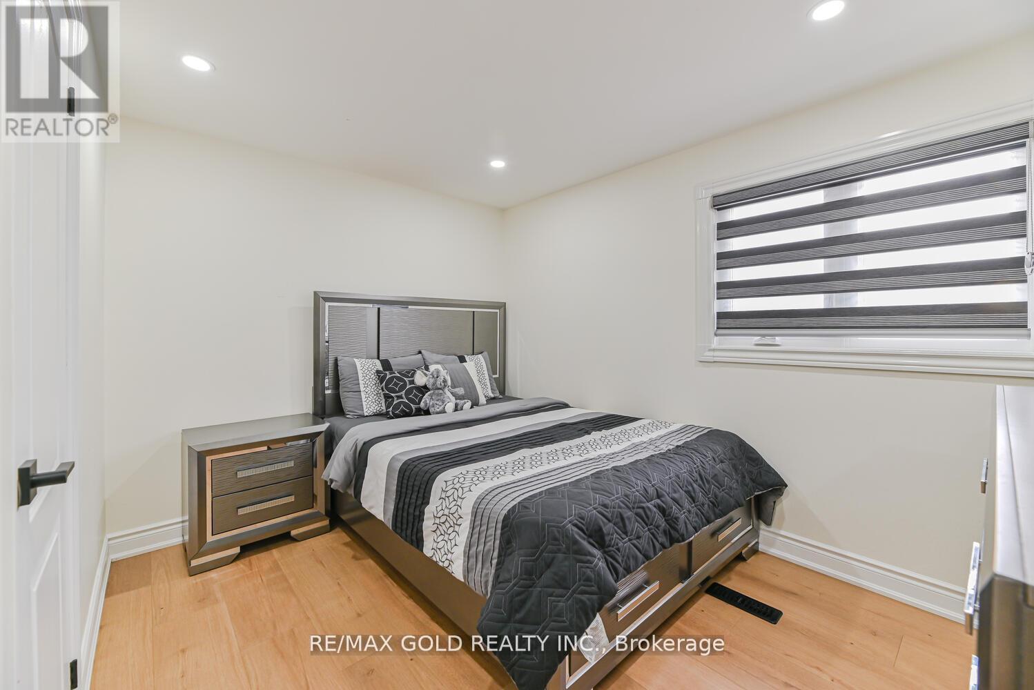81 Drake Boulevard, Brampton, Ontario  L6T 3L2 - Photo 13 - W12413594