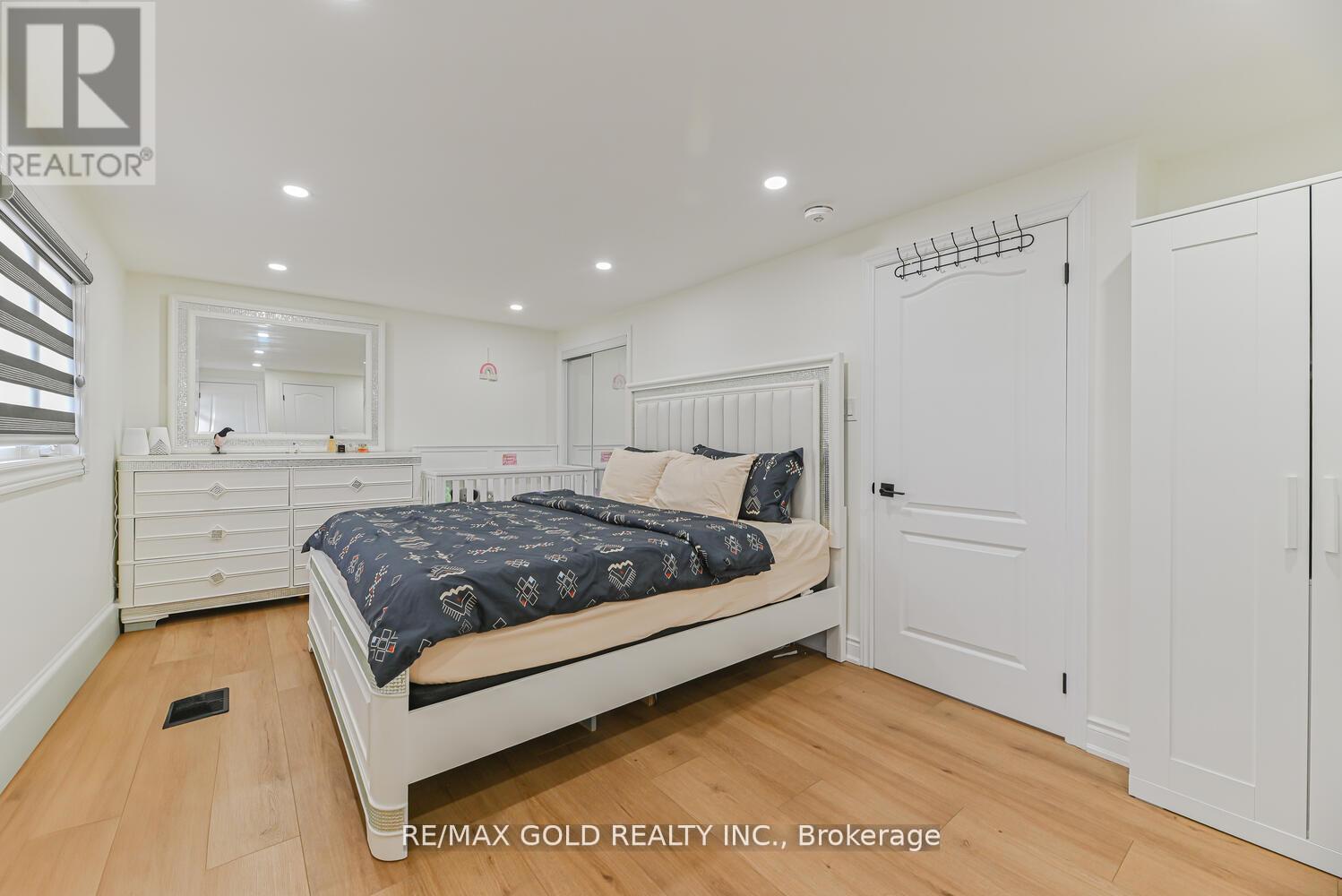 81 Drake Boulevard, Brampton, Ontario  L6T 3L2 - Photo 16 - W12413594