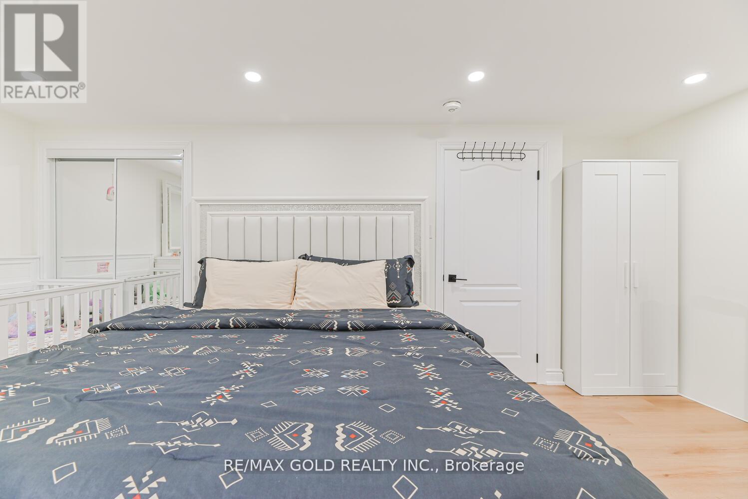 81 Drake Boulevard, Brampton, Ontario  L6T 3L2 - Photo 17 - W12413594