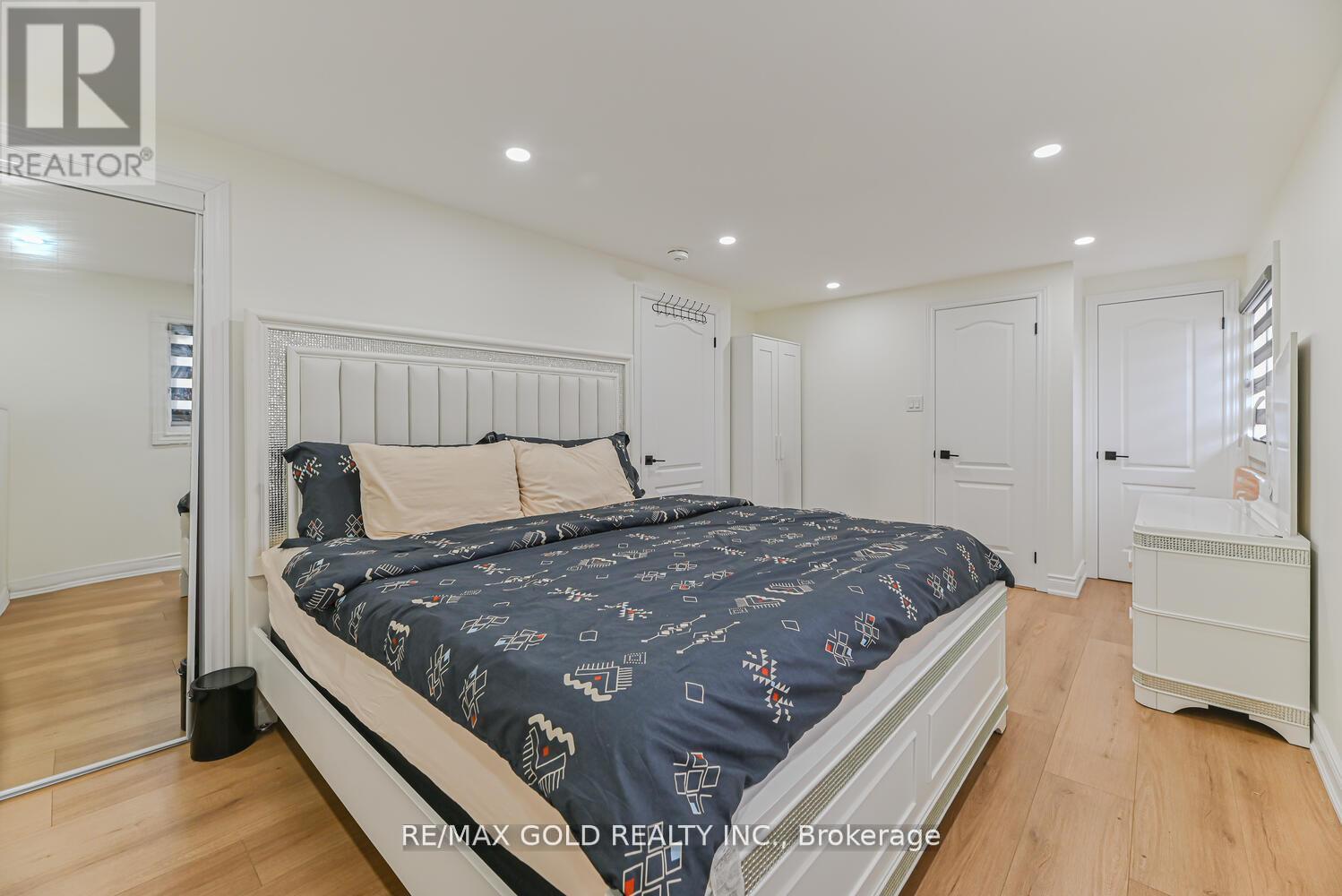 81 Drake Boulevard, Brampton, Ontario  L6T 3L2 - Photo 18 - W12413594