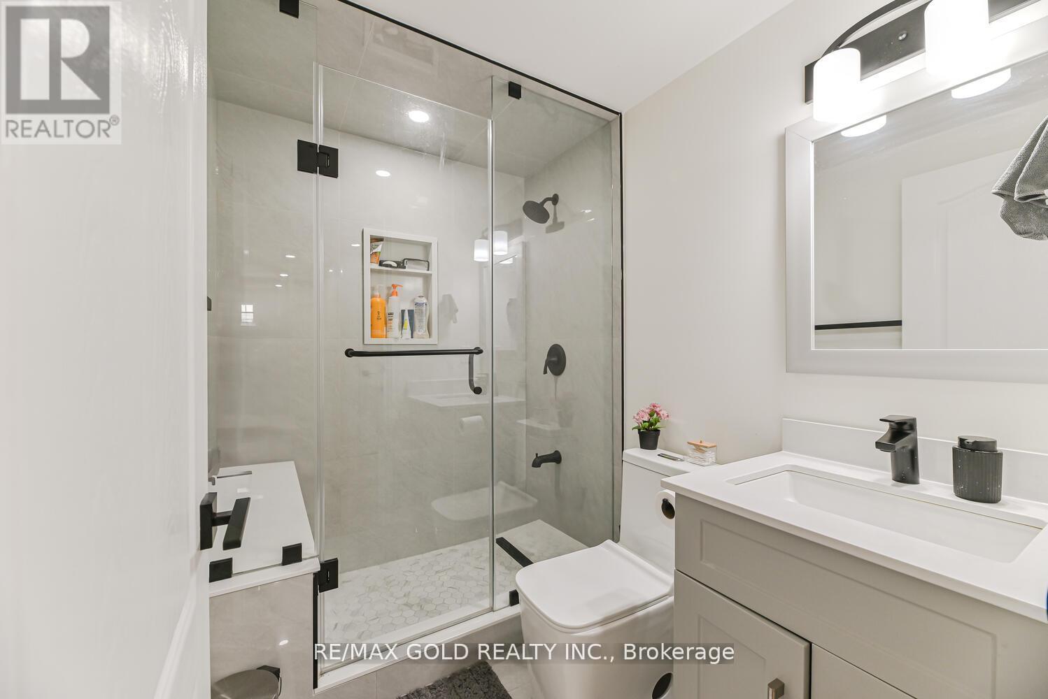 81 Drake Boulevard, Brampton, Ontario  L6T 3L2 - Photo 24 - W12413594