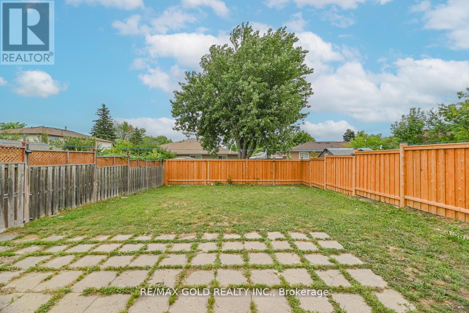 81 Drake Boulevard, Brampton, Ontario  L6T 3L2 - Photo 27 - W12413594