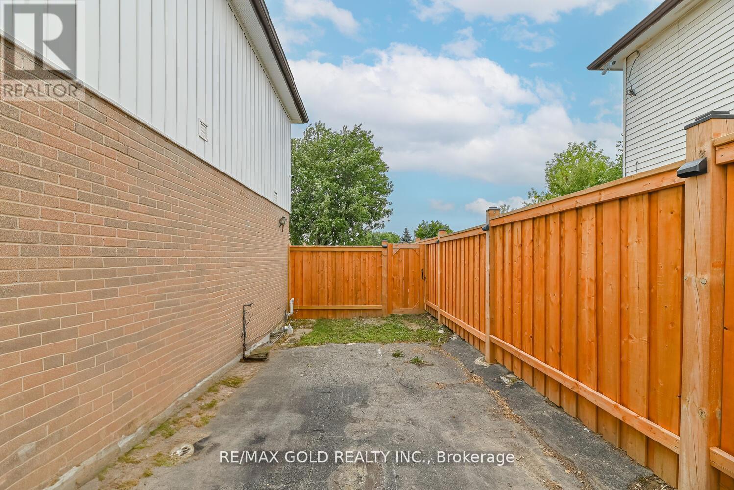 81 Drake Boulevard, Brampton, Ontario  L6T 3L2 - Photo 33 - W12413594