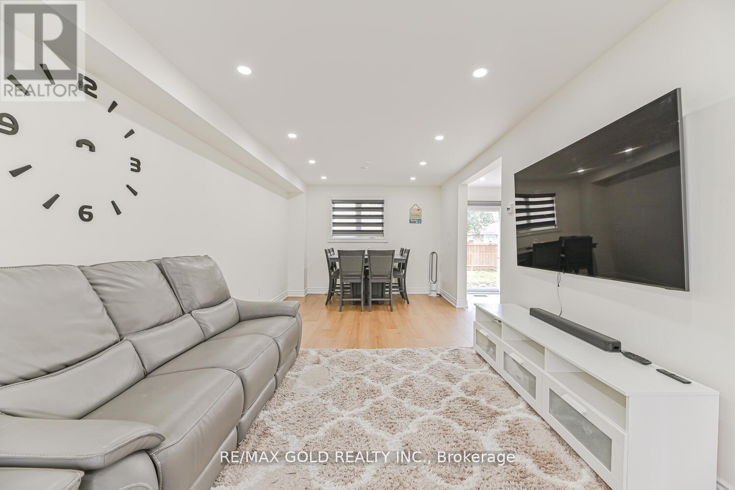 81 Drake Boulevard, Brampton, Ontario  L6T 3L2 - Photo 6 - W12413594