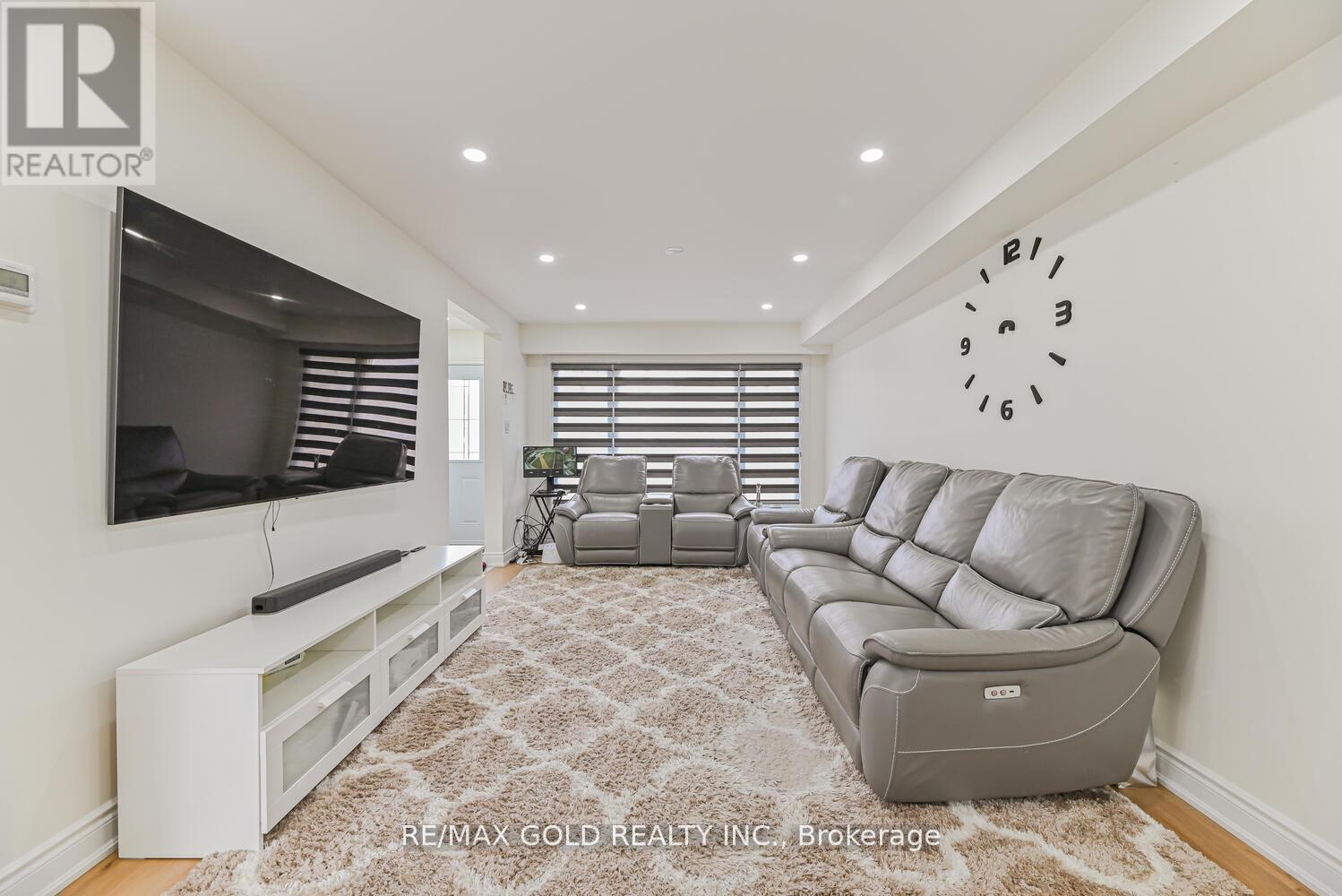 81 Drake Boulevard, Brampton, Ontario  L6T 3L2 - Photo 7 - W12413594