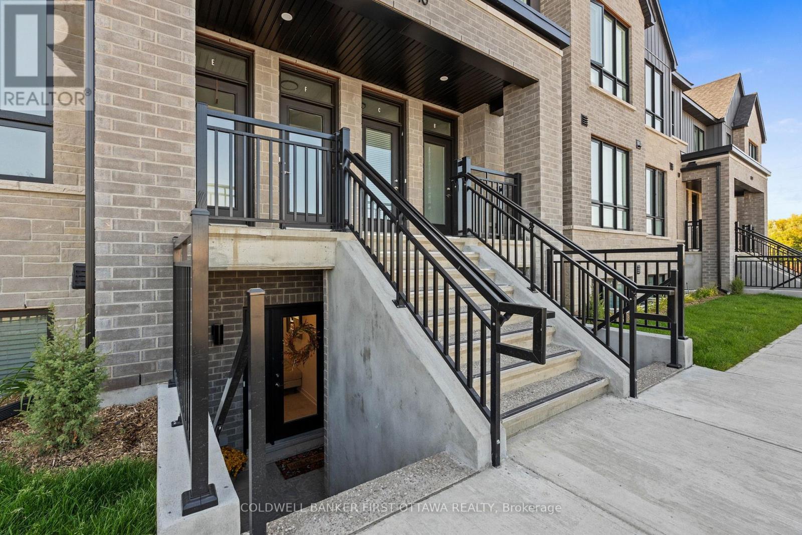 D - 810 Roger Griffiths Avenue, Ottawa, Ontario  K2S 3A9 - Photo 4 - X12413659