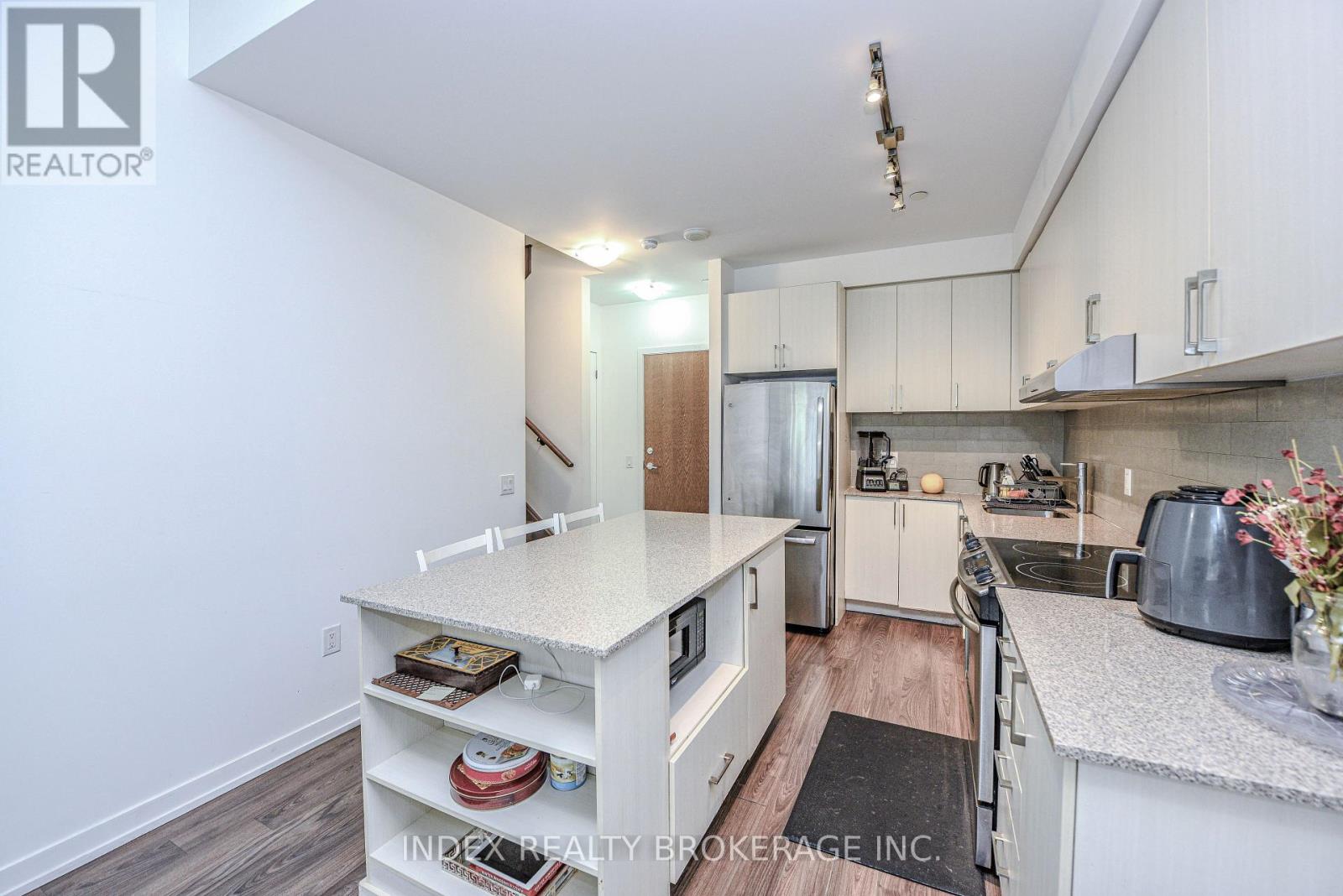 103 - 2560 Eglinton Avenue, Mississauga, Ontario  L5M 0Y3 - Photo 3 - W12220453