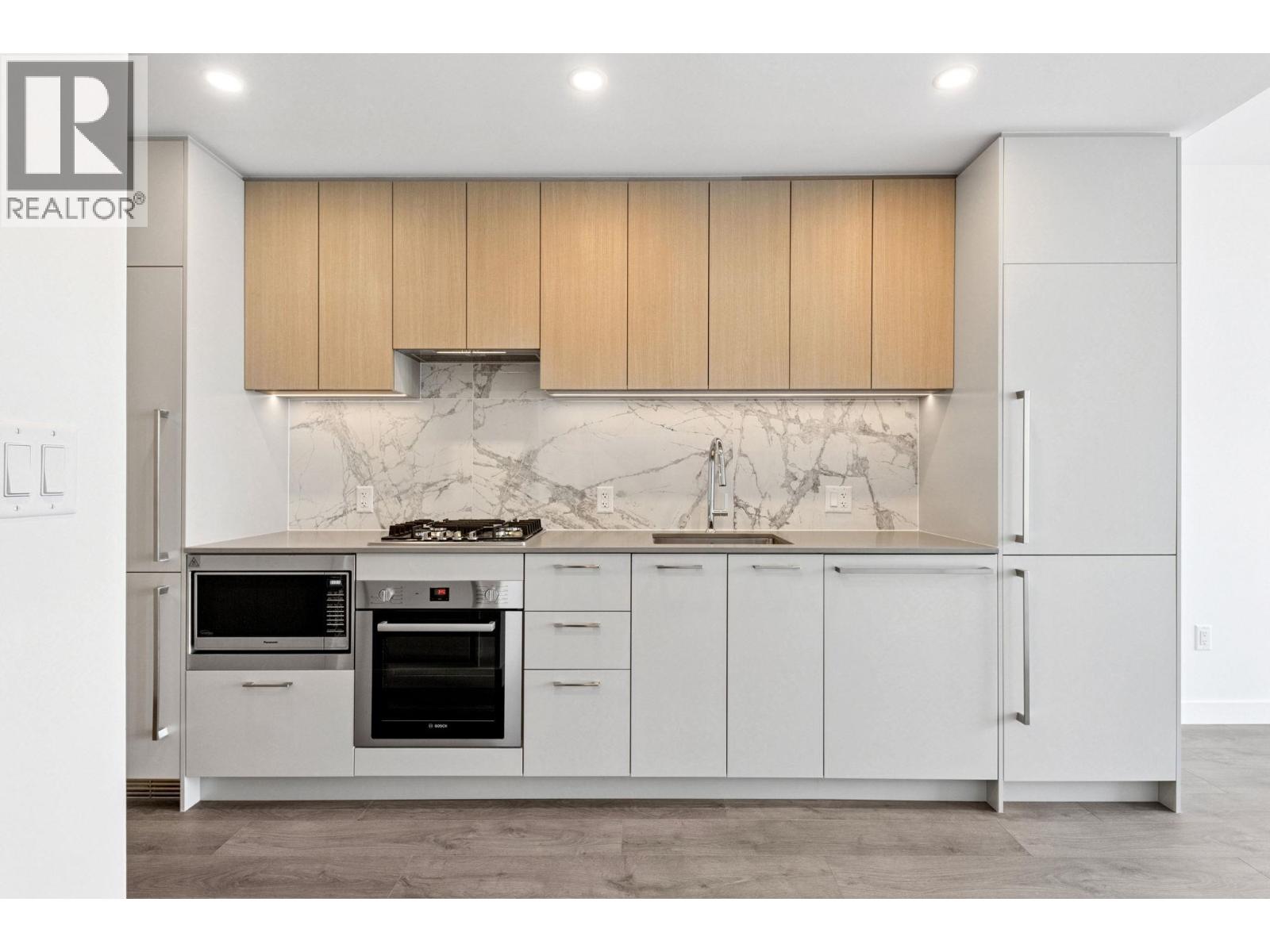 3208 6468 WILLINGDON AVENUE, Burnaby, British Columbia