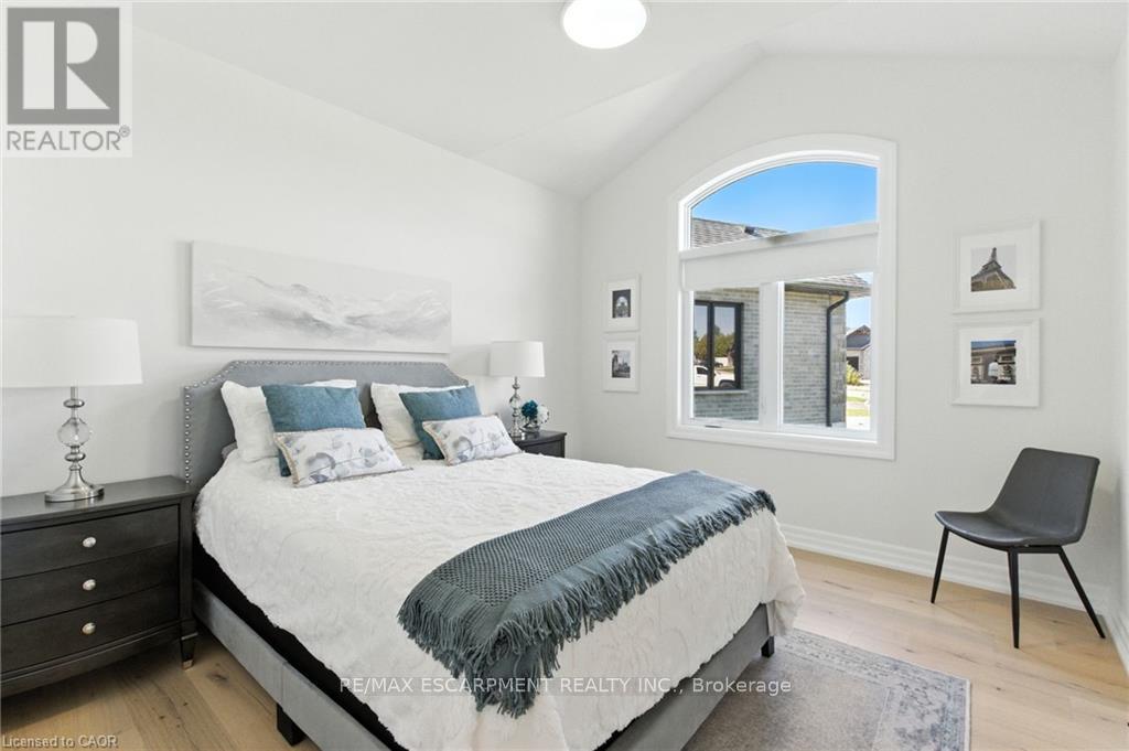270 Charles Street, Norfolk, Ontario  N0E 1Y0 - Photo 19 - X12413513