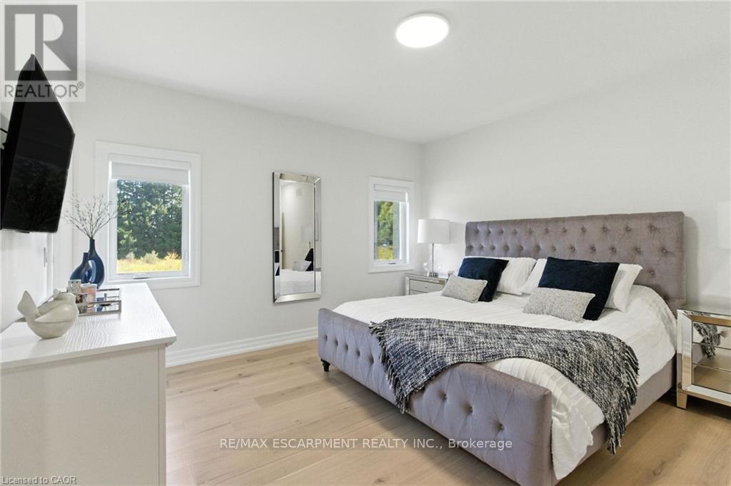 270 Charles Street, Norfolk, Ontario  N0E 1Y0 - Photo 22 - X12413513