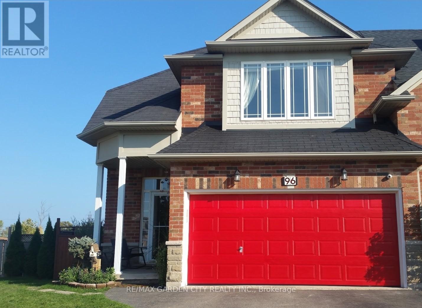 <div class="slider-price">$1,800 Monthly</div><p>Lower - 96 Benziger Lane, Hamilton, Ontario</p>