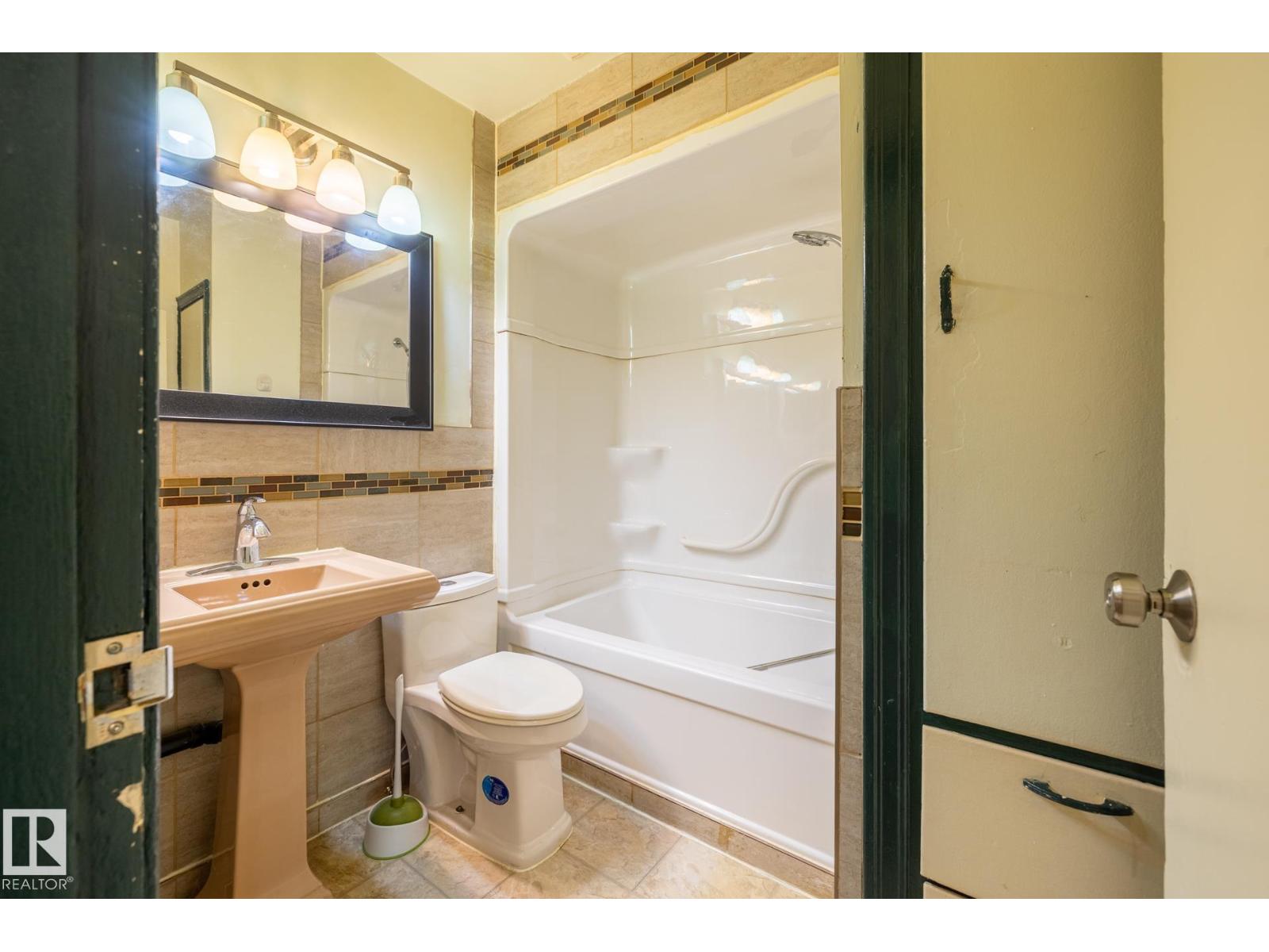 7602 109 St Nw, Edmonton, Alberta  T6G 1C2 - Photo 17 - E4457253
