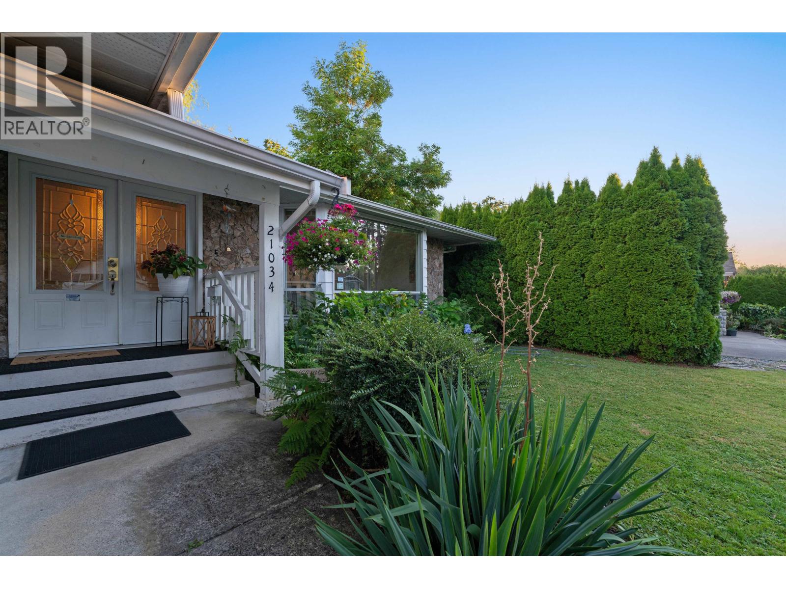 21034 Barker Avenue, Maple Ridge, British Columbia  V2X 8R6 - Photo 2 - R3049776