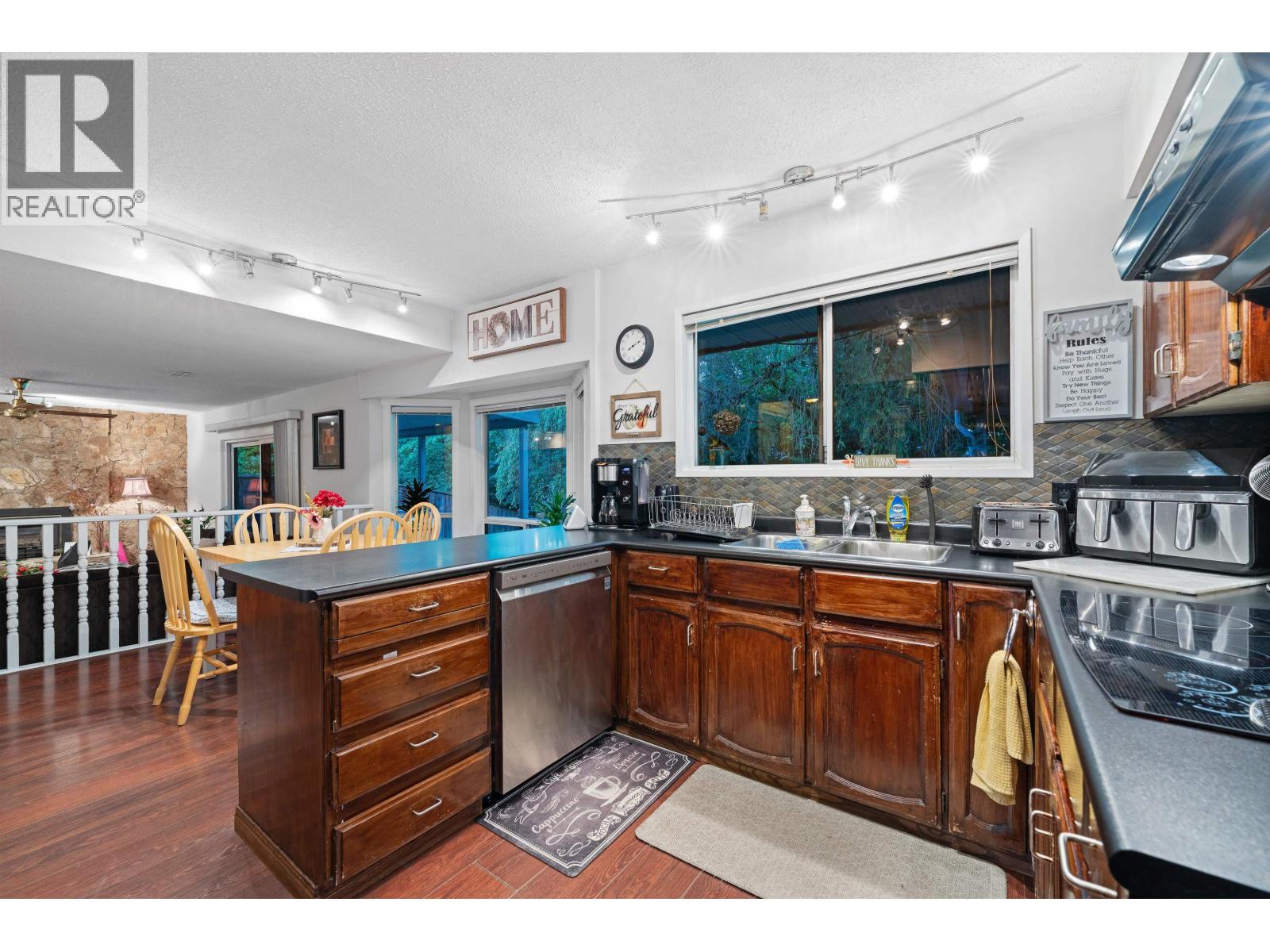 21034 Barker Avenue, Maple Ridge, British Columbia  V2X 8R6 - Photo 21 - R3049776