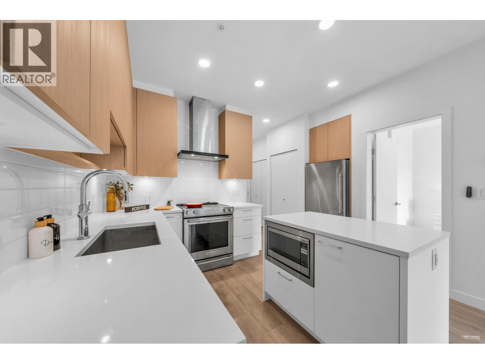 209 7588 16th Street, Burnaby, British Columbia  V3N 0H8 - Photo 11 - R3048675