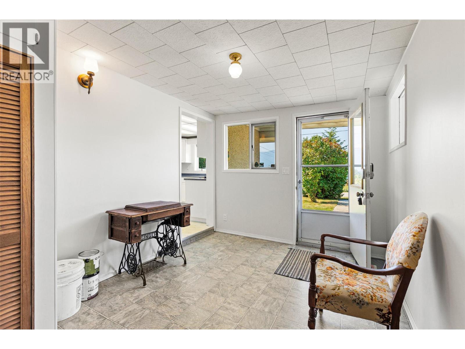 1220 25th Avenue S, Creston, British Columbia  V0B 1G1 - Photo 3 - 10363140