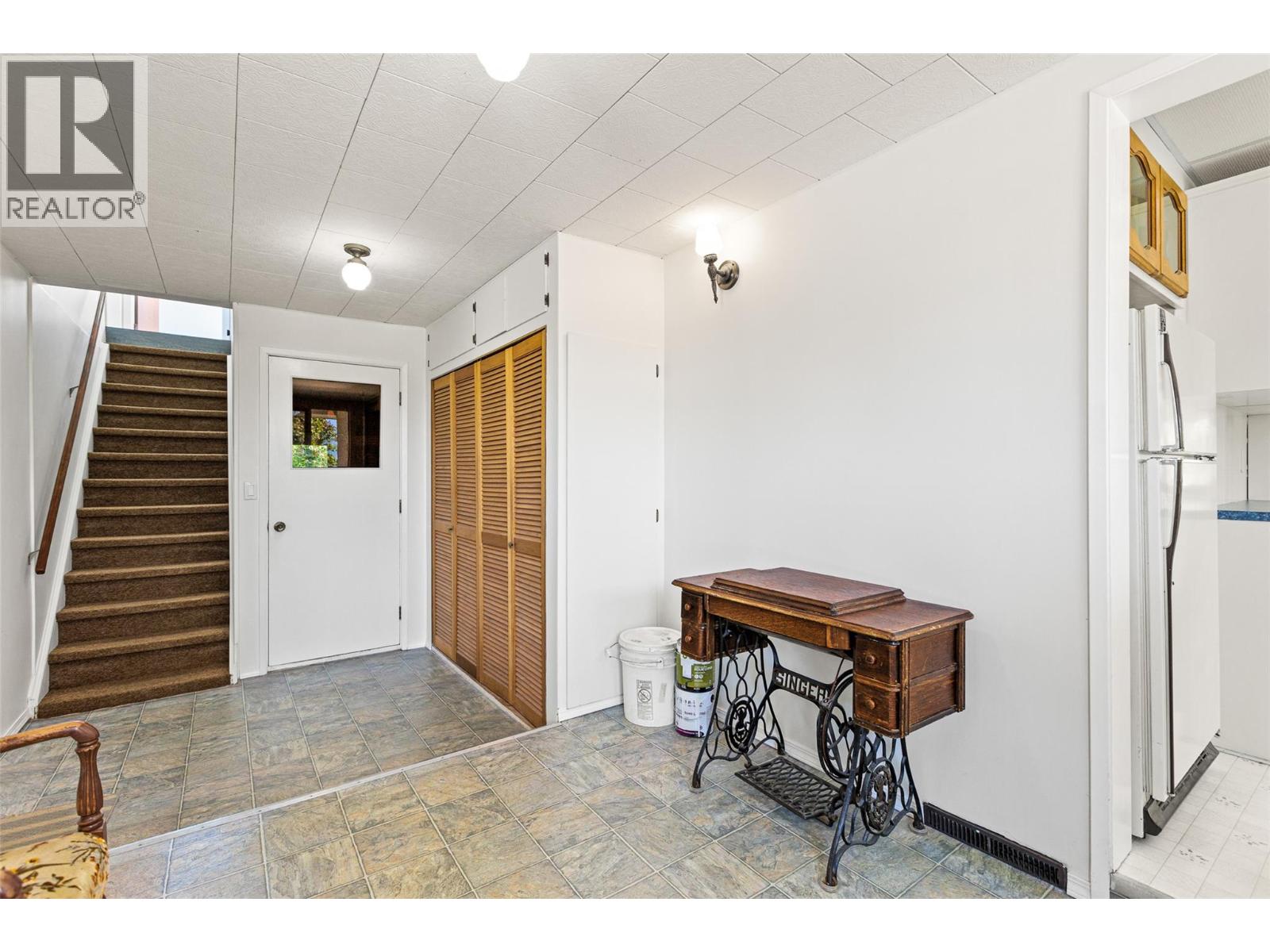 1220 25th Avenue S, Creston, British Columbia  V0B 1G1 - Photo 4 - 10363140