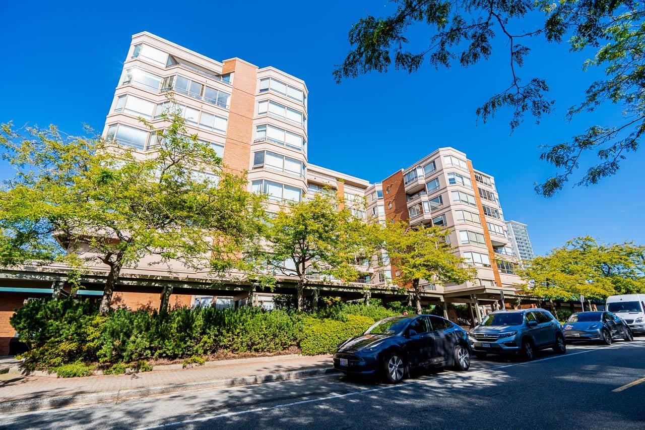 502 15111 RUSSELL AVENUE, White Rock, British Columbia