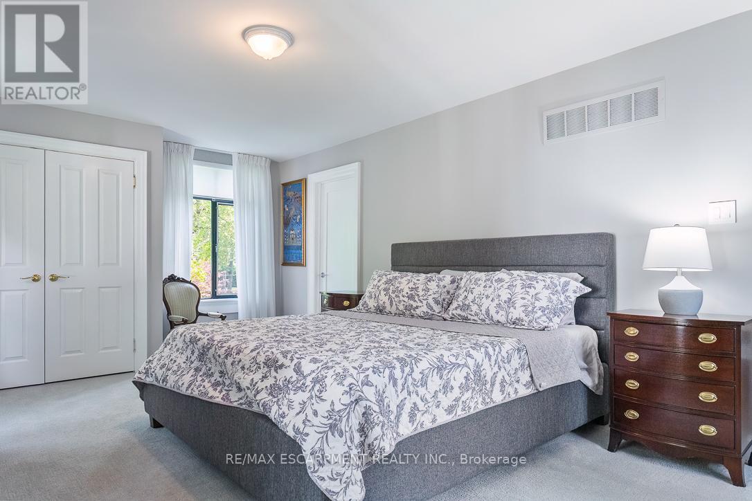 905 Sangster Avenue, Mississauga, Ontario  L5H 2Y3 - Photo 22 - W12413596