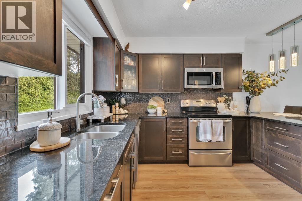 19360 121b Avenue, Pitt Meadows, British Columbia  V3Y 1J4 - Photo 2 - R3047277