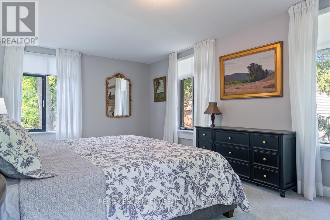 905 Sangster Avenue, Mississauga, Ontario  L5H 2Y3 - Photo 23 - W12413596
