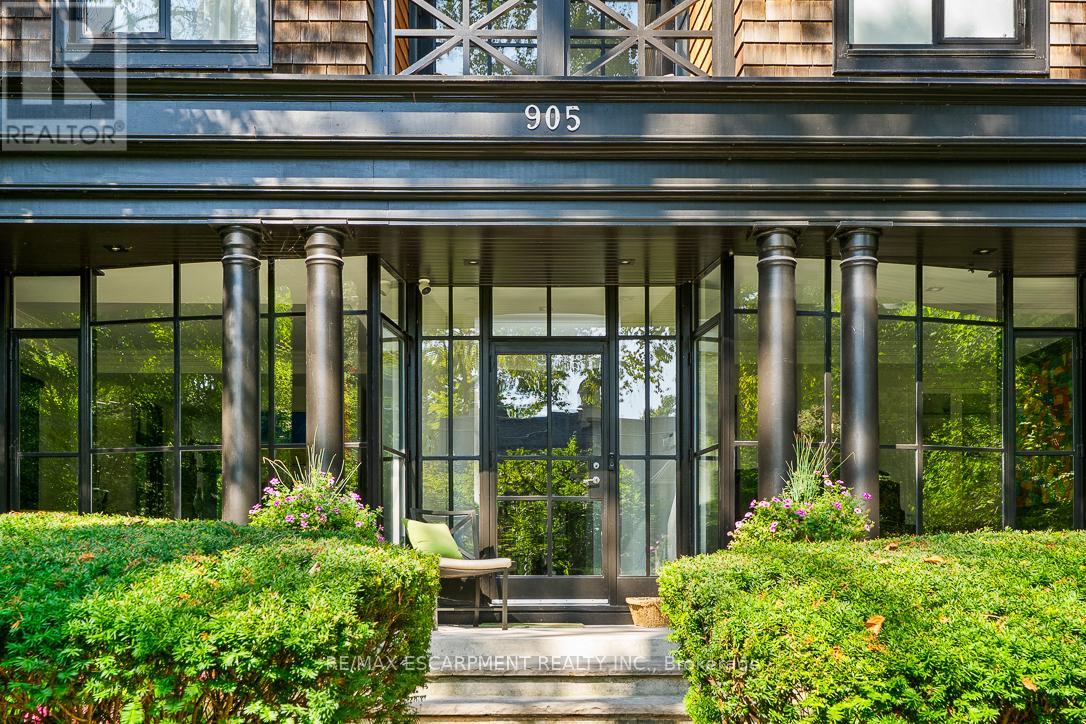 905 Sangster Avenue, Mississauga, Ontario  L5H 2Y3 - Photo 3 - W12413596