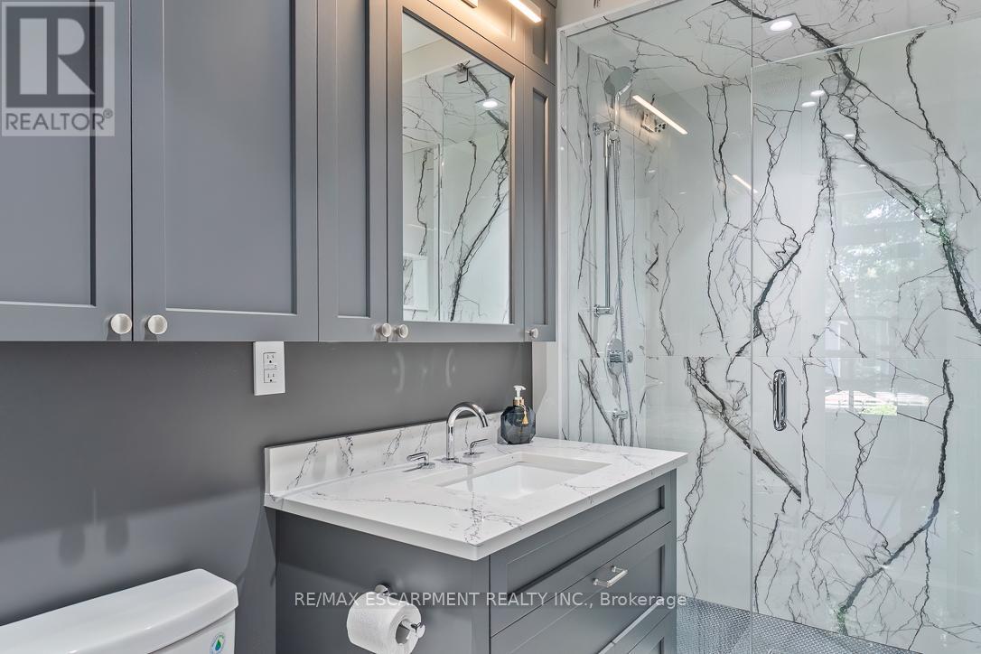 905 Sangster Avenue, Mississauga, Ontario  L5H 2Y3 - Photo 25 - W12413596