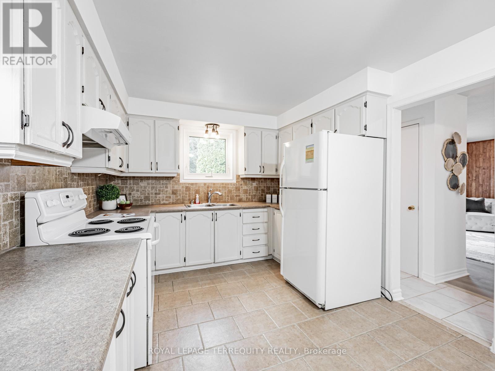 1858 Shadybrook Drive, Pickering, Ontario  L1V 3A8 - Photo 10 - E12413629