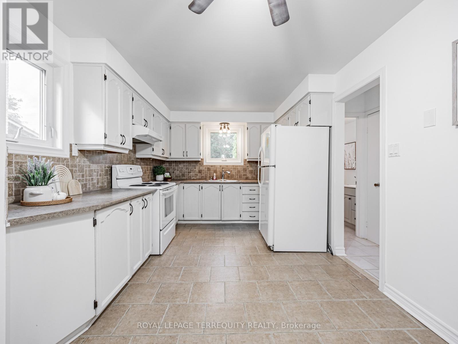 1858 Shadybrook Drive, Pickering, Ontario  L1V 3A8 - Photo 7 - E12413629