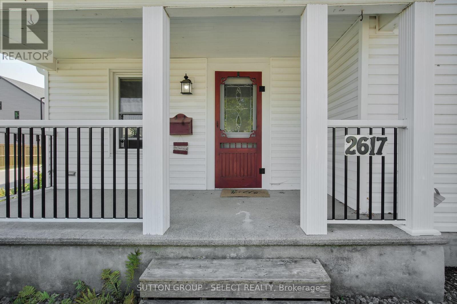 2617 Queen Street, Strathroy-Caradoc, Ontario  N0L 1W0 - Photo 3 - X12358364