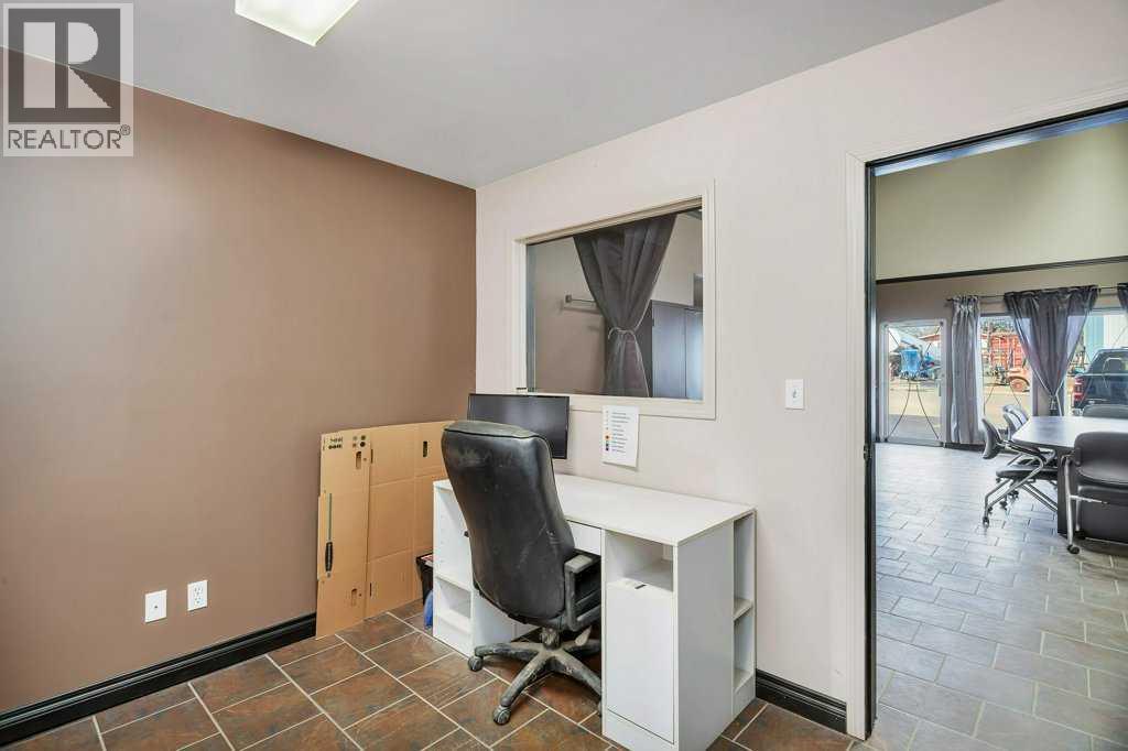 4907 50 Avenue, Eckville, Alberta  T0M 0X0 - Photo 11 - A2211262